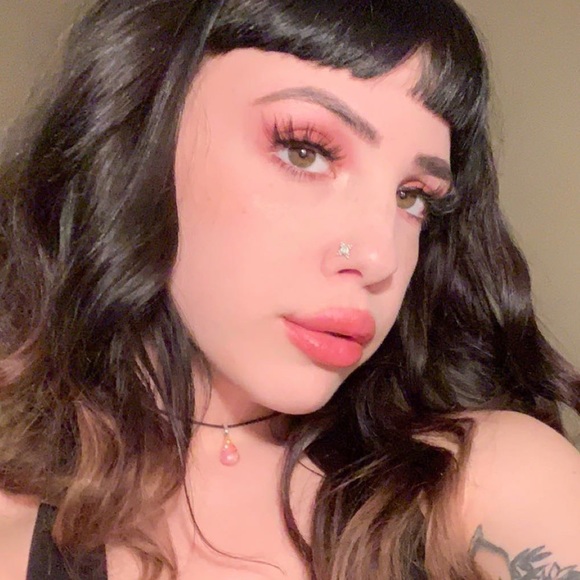 Meet your Posher, Hailey - Picture 1 of 1